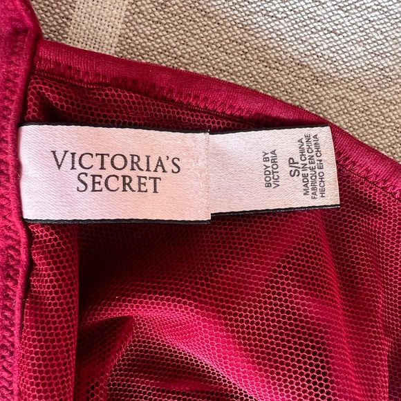 Victoria’s Secret red lacy bralette size small - Picture 7 of 7